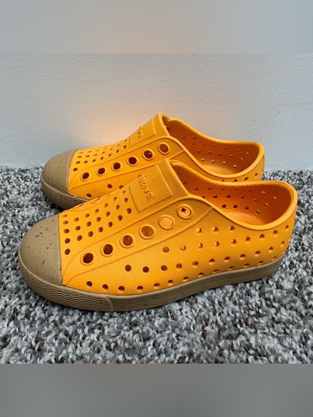 Native Jefferson Kids Orange Slip-On Sneakers - Made with Algae Size 7c
